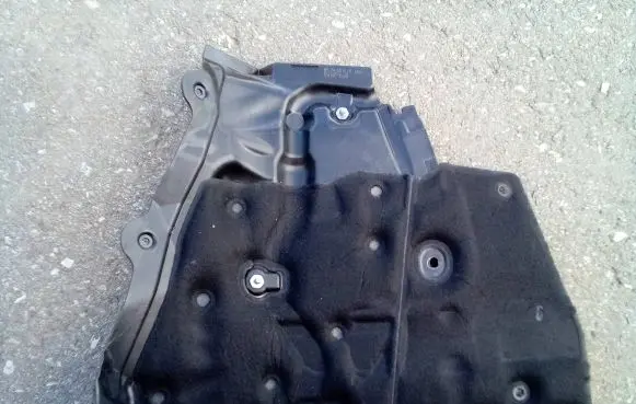 Mercedes-Benz E W214 Heat shield in engine bay A2546200100