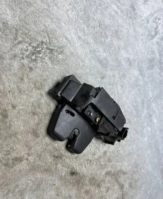 Peugeot 3008 II Rear glass lock/latch C819 9804762080