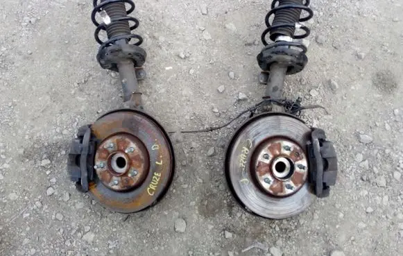 Chevrolet Cruze Front shock absorber/damper 39040194