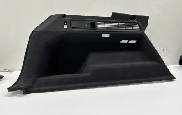 Volkswagen Touareg III Trunk/boot side trim panel 760867037C