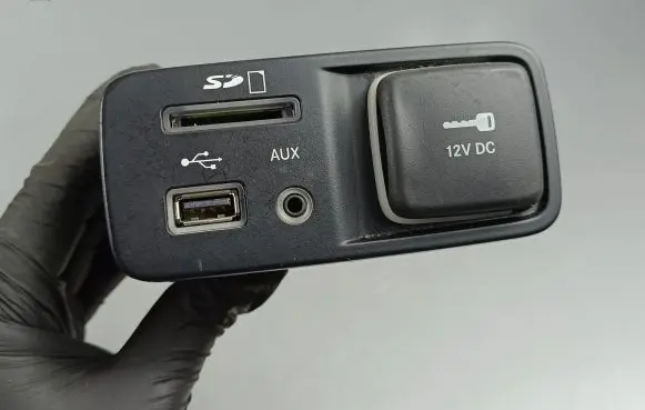 Jeep Cherokee USB control unit 68146070AD