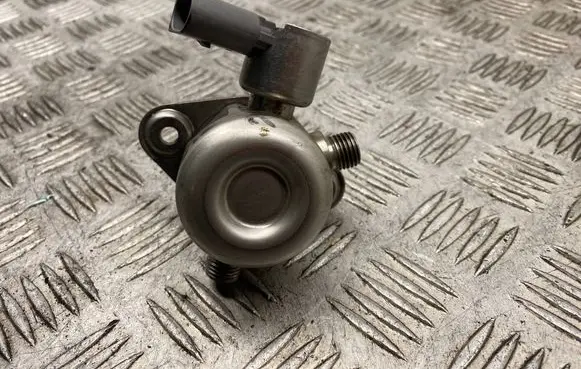 BMW 7 F01 F02 F03 F04 Fuel injection high pressure pump 7014030373 0261520143