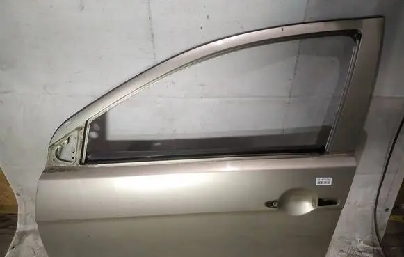 Mitsubishi Lancer X Front door geltonos