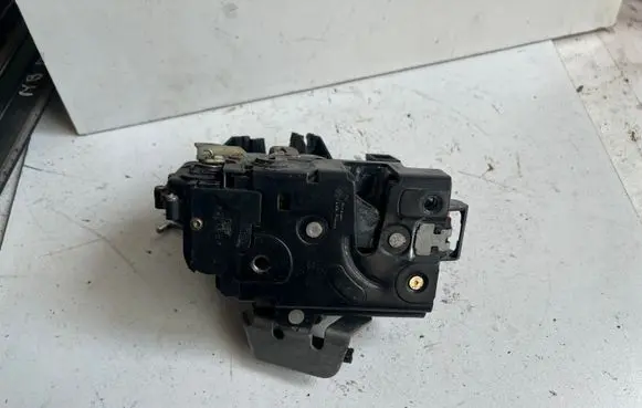 Audi A6 S6 C5 4B Rear door lock 4B0839015G