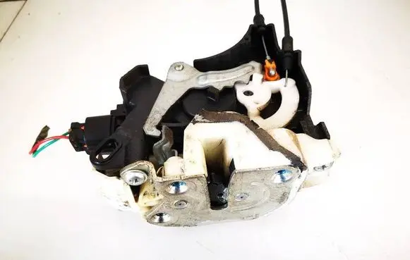 Peugeot 4007 Front door lock