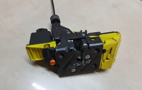 Volvo S60 Rear door lock 8650554