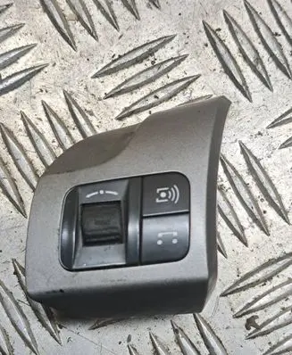 Steering wheel buttons/switches