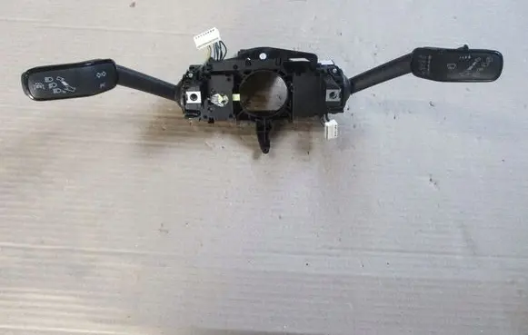 Volkswagen PASSAT Central console control unit 5Q0953507CM