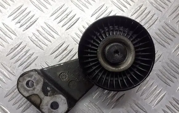 KIA Carnival Alternator belt tensioner pulley GK31071P