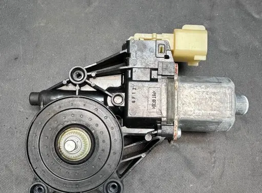 Land Rover Discovery 5 Front door window regulator motor 0130822793 20170312 E840368007A