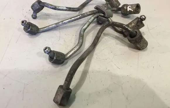 Fuel injector supply line/pipe