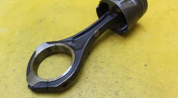 Mercedes-Benz Sprinter W906 Piston with connecting rod