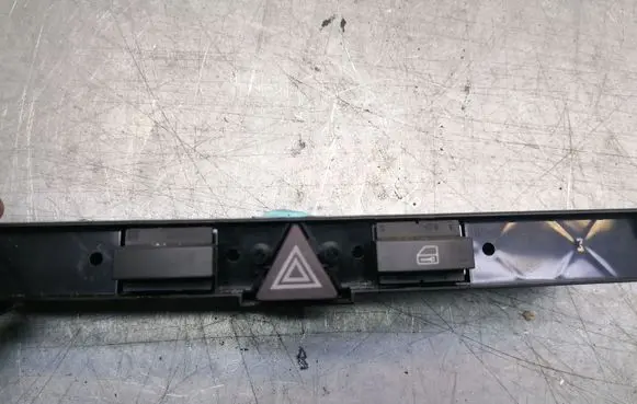 Opel Astra H Hazard light switch 13100105