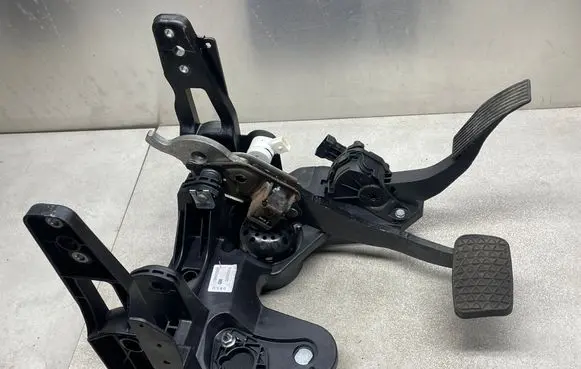 Opel Zafira C Pedal assembly 13400085 13253781