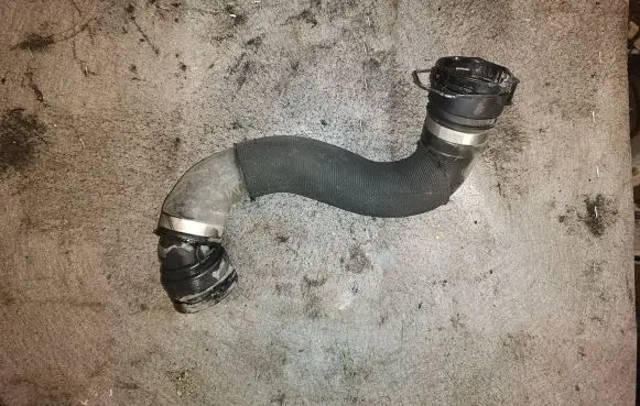 Coolant pipe/hose