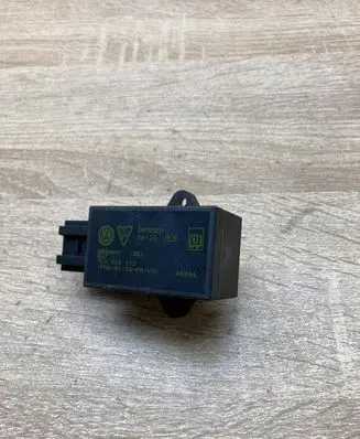 Volkswagen Touareg I Seat heating relay 7L0959772