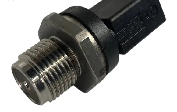 BMW 3 E90 E91 Fuel pressure sensor 0281006447