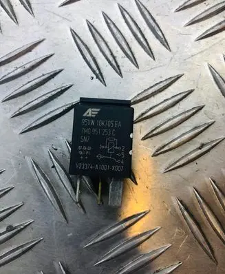 Volkswagen PASSAT B6 Other relay 7M0951253C