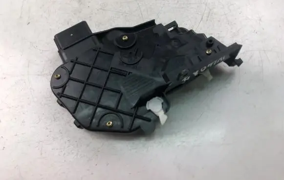 Ford Focus Coupe door lock (next to the handle) 240015003