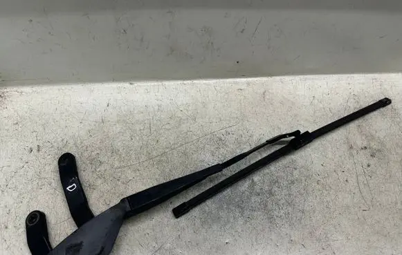 Mercedes-Benz C W204 Front wiper blade arm