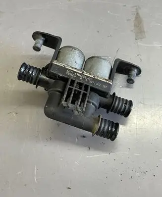 BMW 7 E65 E66 Coolant heater control valve 6906652 1447412159