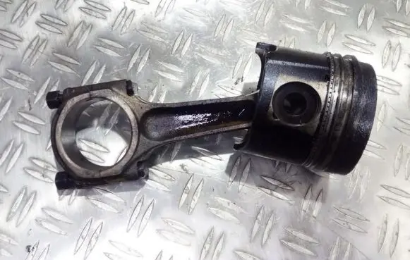 Citroen Xantia Piston with connecting rod 83059