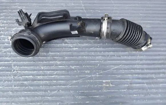 Dacia Duster III Air intake hose/pipe 5FM3A PA6GF35
