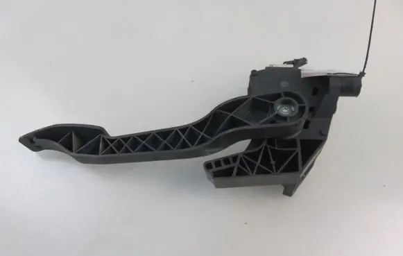 Opel Tigra B Accelerator throttle pedal 9129423CL