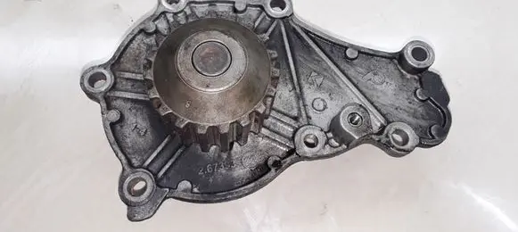 Citroen C4 I Water pump 267393