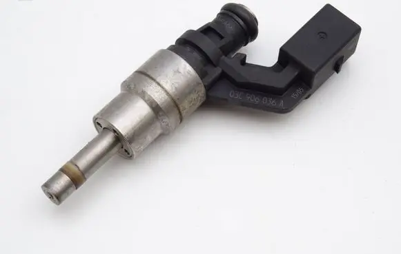 Volkswagen Touran I Fuel injector 03C906036A 0261500016
