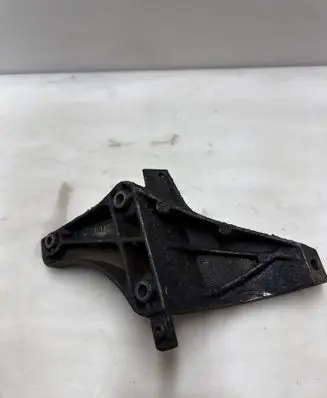 BMW 3 E36 Engine mounting bracket 1139821