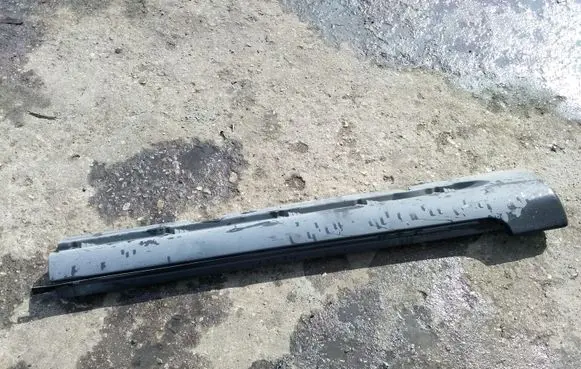 Volvo V70 Side skirt front trim 