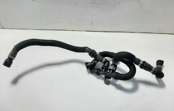 Engine coolant pipe/hose