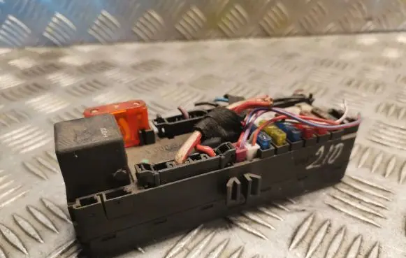 Mercedes-Benz E W210 Fuse box set 0005400072 A0005400072