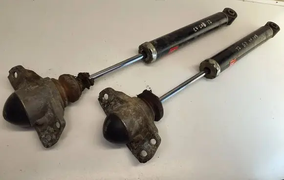 Volkswagen Touran I Rear shock absorber/damper 1T0513029R