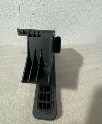Mercedes-Benz C W204 Accelerator throttle pedal A2043000200