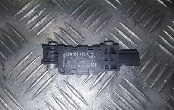 Audi A4 S4 B7 8E 8H Airbag deployment crash/impact sensor 8E0959651A