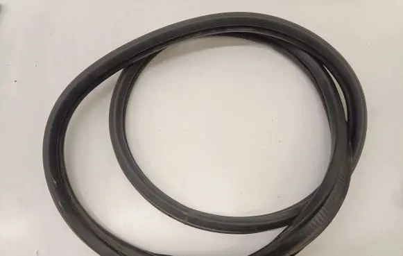 Polestar 2 Trunk rubber seal (body) 