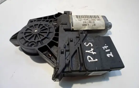 Audi A4 S4 B5 8D Rear door window regulator motor 3B9839752AD