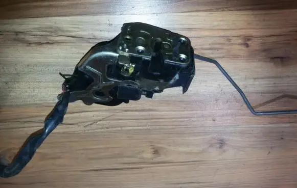 Mazda 626 Front door lock