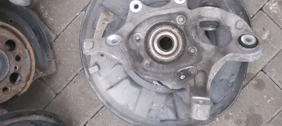 Mercedes-Benz CLS C218 X218 Rear wheel hub spindle/knuckle 
