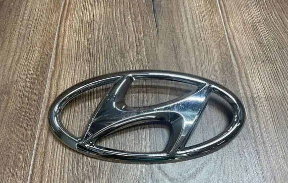 Hyundai Santa Fe Manufacturers badge/model letters 