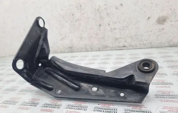 Audi A4 S4 B7 8E 8H Intercooler pipe mounting bracket 8E0145813G