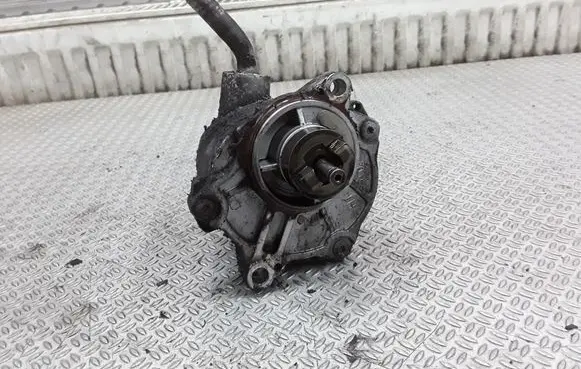 Mercedes-Benz ML W163 Vacuum pump A6122300065