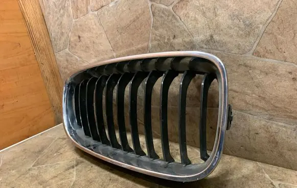 BMW 3 GT F34 Front bumper upper radiator grill 7294804