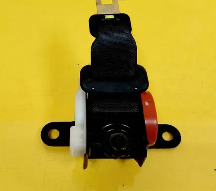 Nissan Almera N16 Middle seatbelt (rear) 