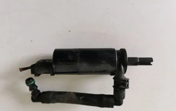 BMW 7 E65 E66 Headlight washer pump 6973097