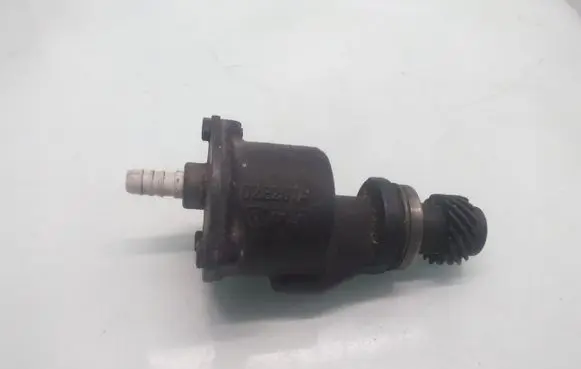 Volkswagen PASSAT B5 Vacuum pump 028207A