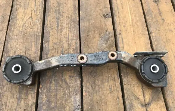Lexus RX 450H Rear differential/diff mount bracket 5238048120