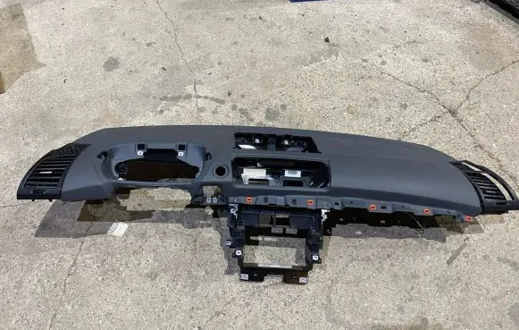 BMW 1 E81 E87 Dashboard 750640 75064014 1574217
